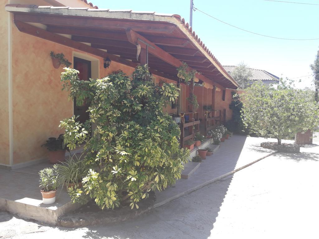 Domu De Palla- Iun-E5167 Bauladu Buitenkant foto